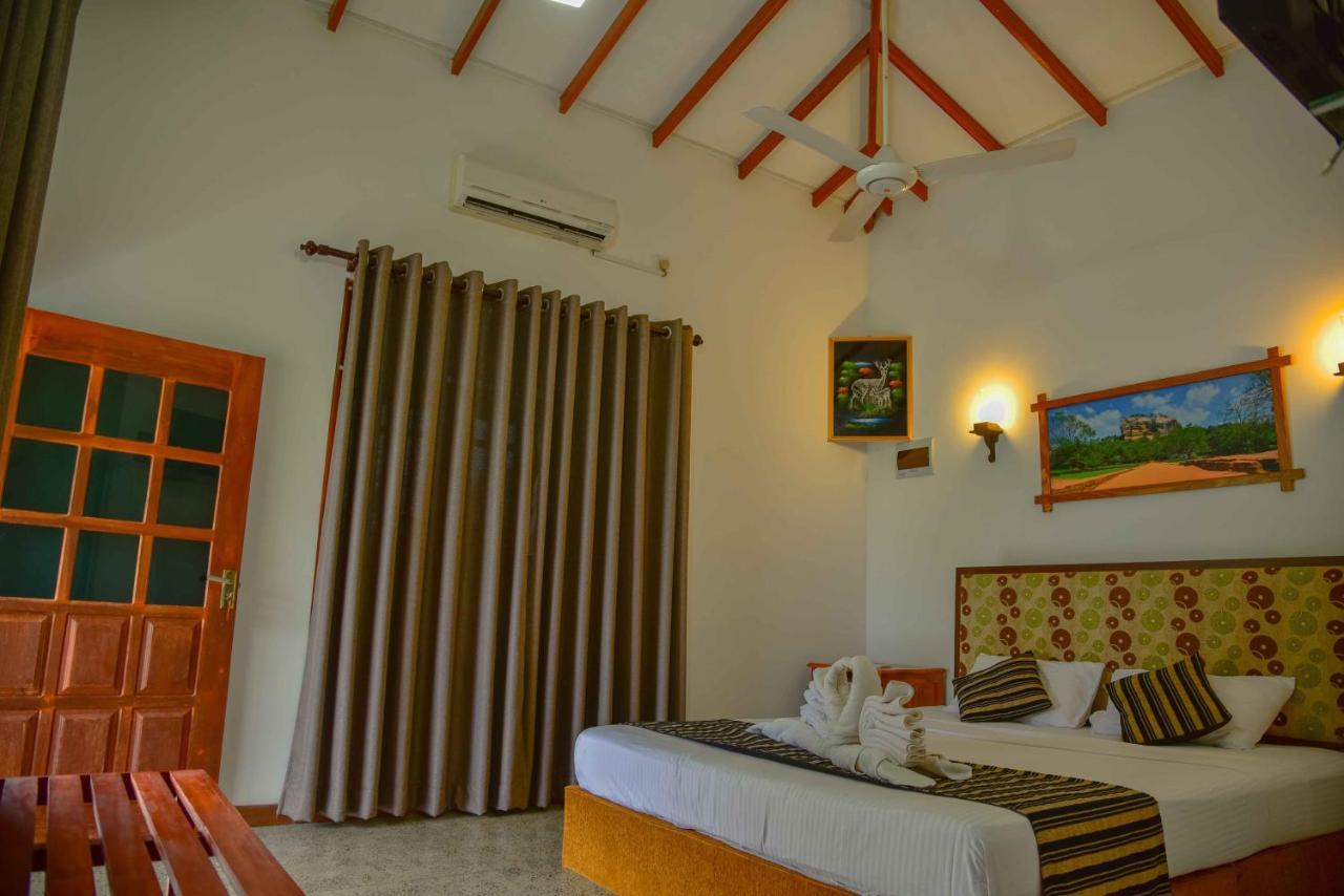 Lake Villa Resort Tissamaharama Ngoại thất bức ảnh