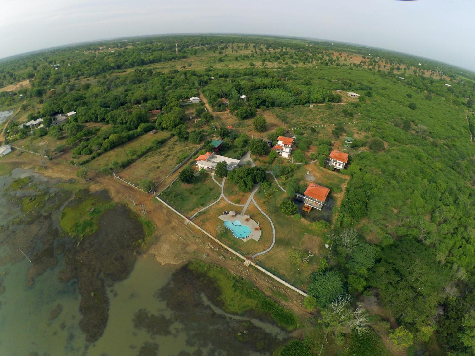 Lake Villa Resort Tissamaharama Ngoại thất bức ảnh