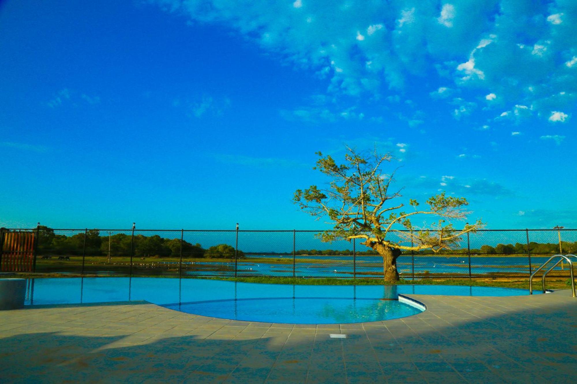 Lake Villa Resort Tissamaharama Ngoại thất bức ảnh