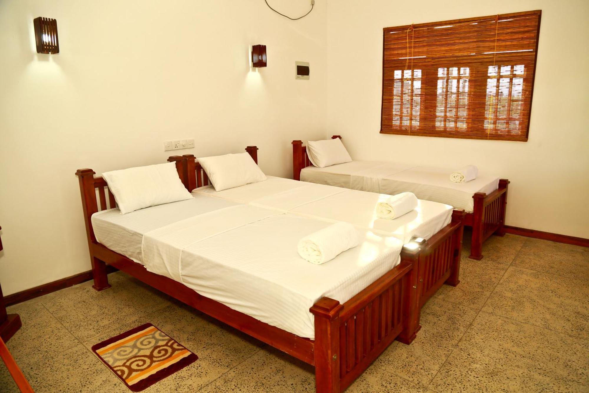 Lake Villa Resort Tissamaharama Ngoại thất bức ảnh