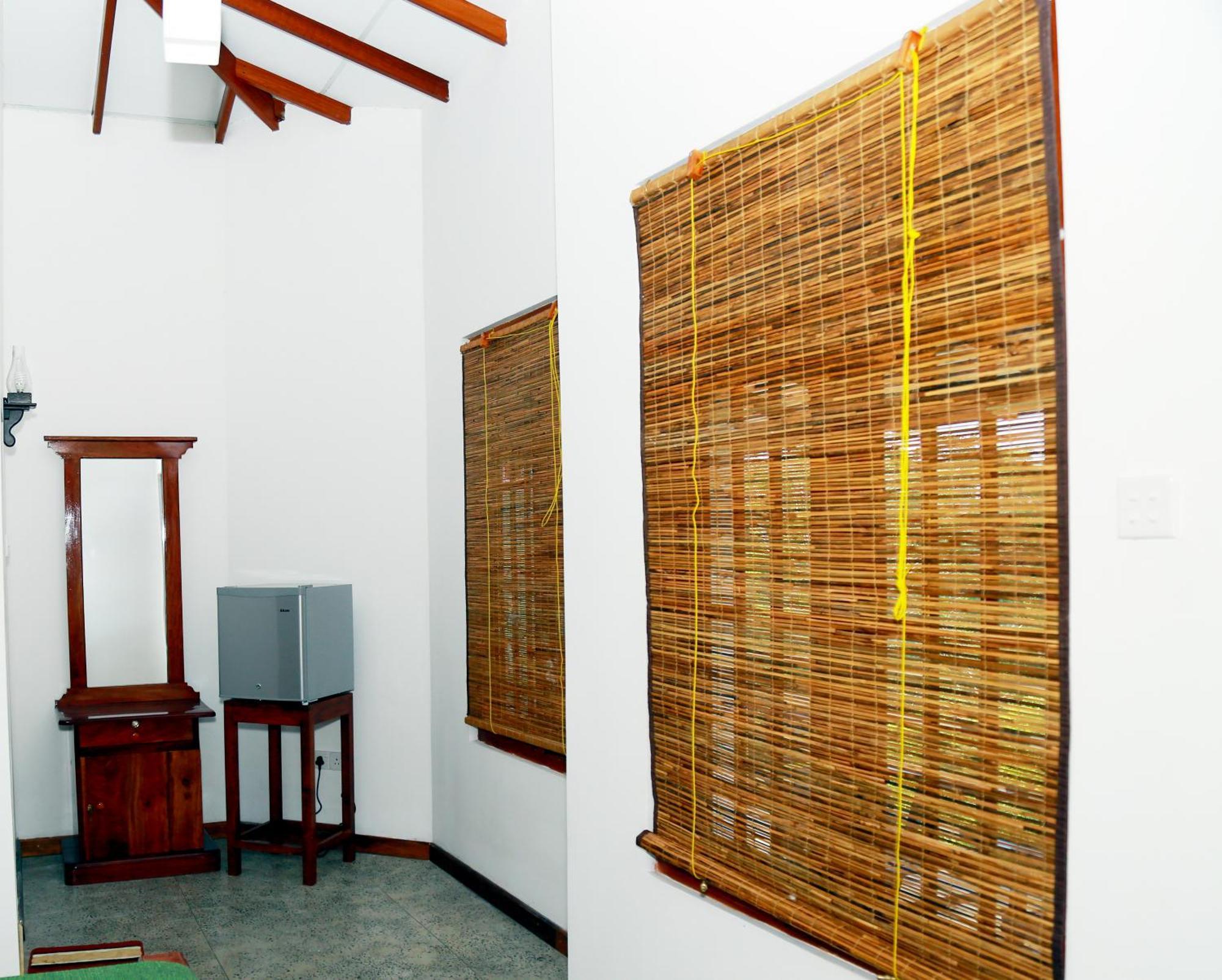Lake Villa Resort Tissamaharama Ngoại thất bức ảnh