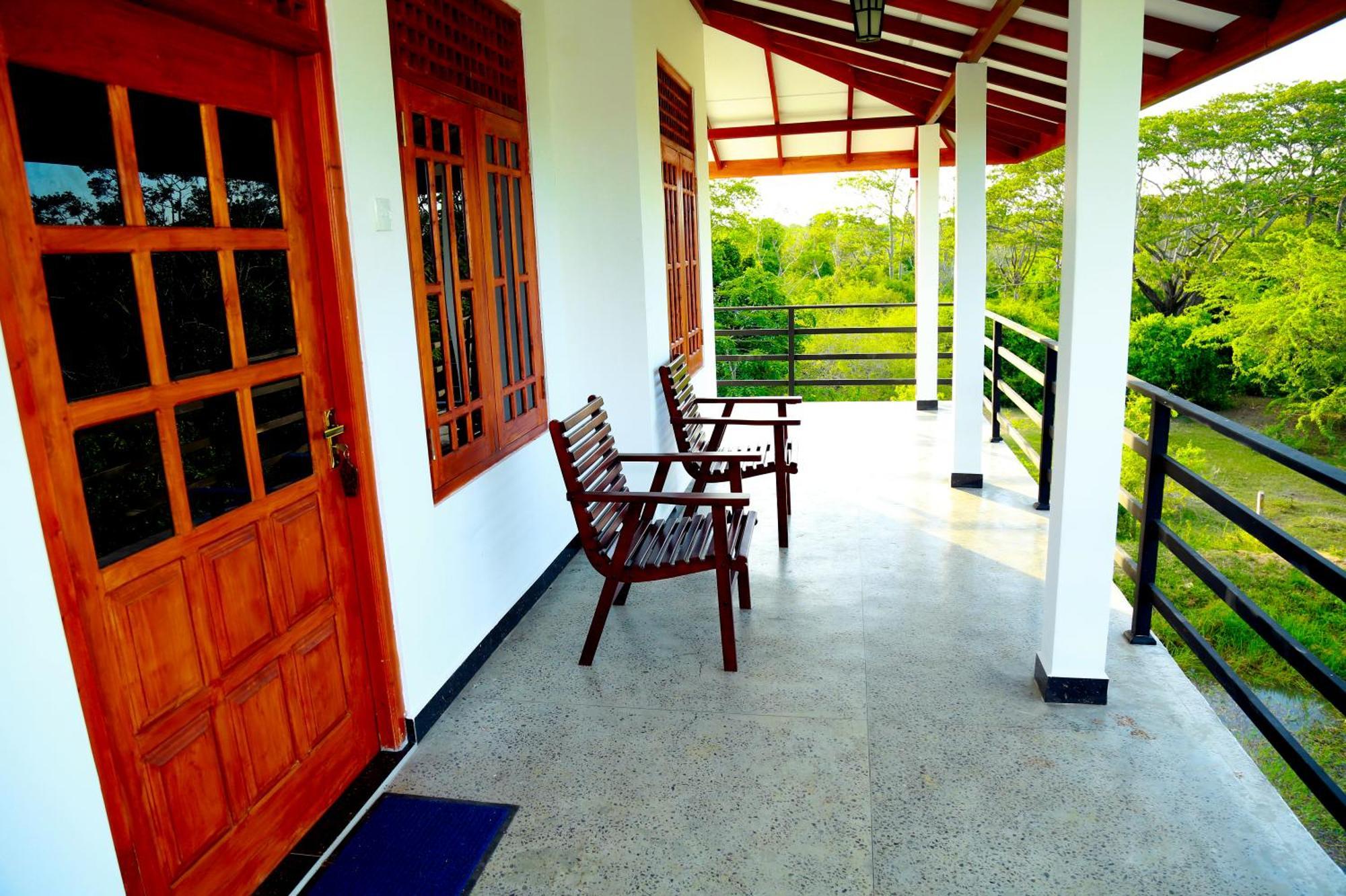 Lake Villa Resort Tissamaharama Ngoại thất bức ảnh
