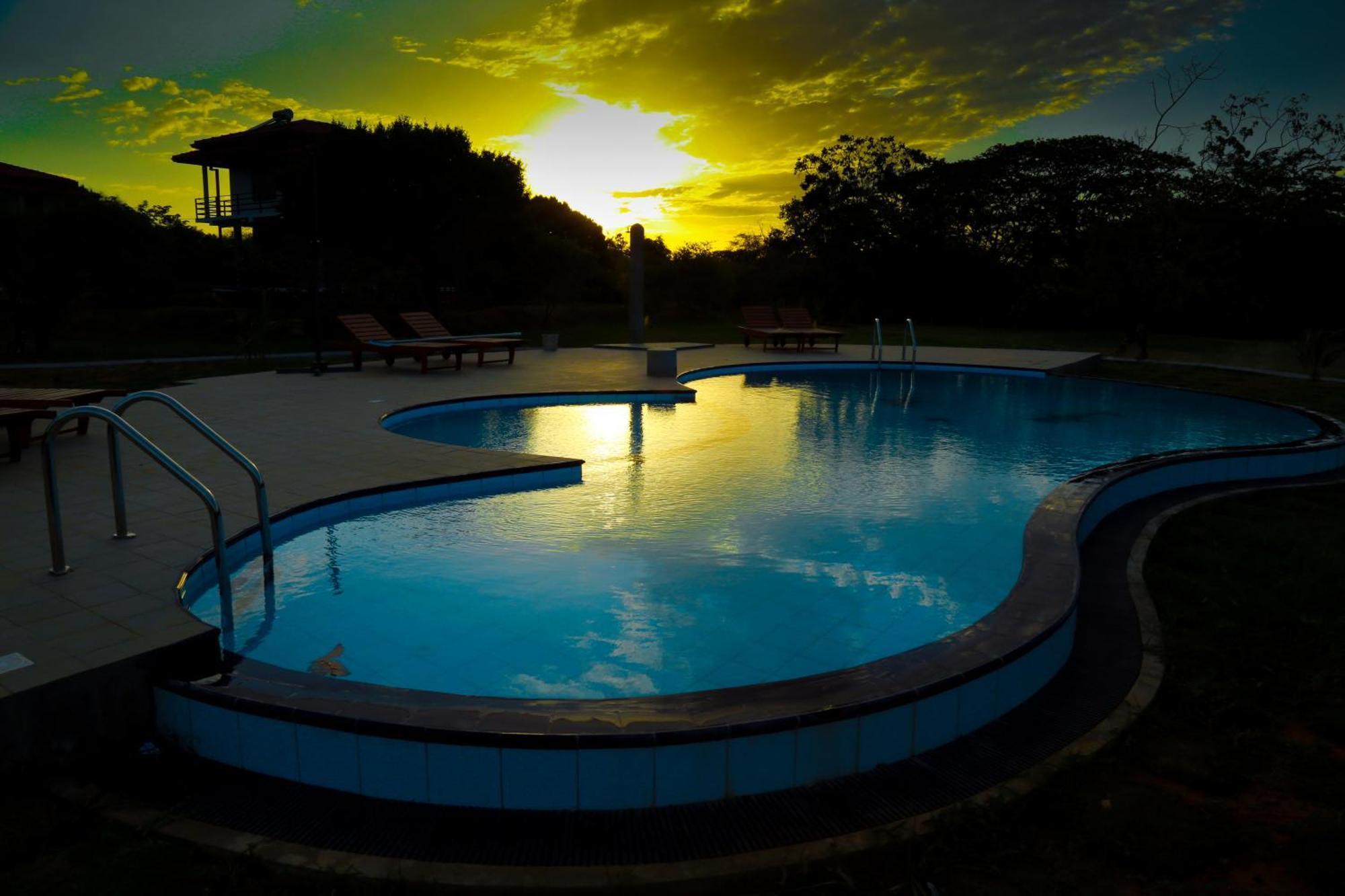 Lake Villa Resort Tissamaharama Ngoại thất bức ảnh