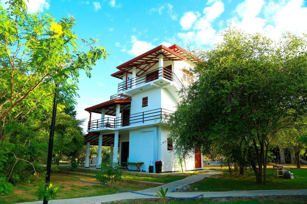Lake Villa Resort Tissamaharama Ngoại thất bức ảnh