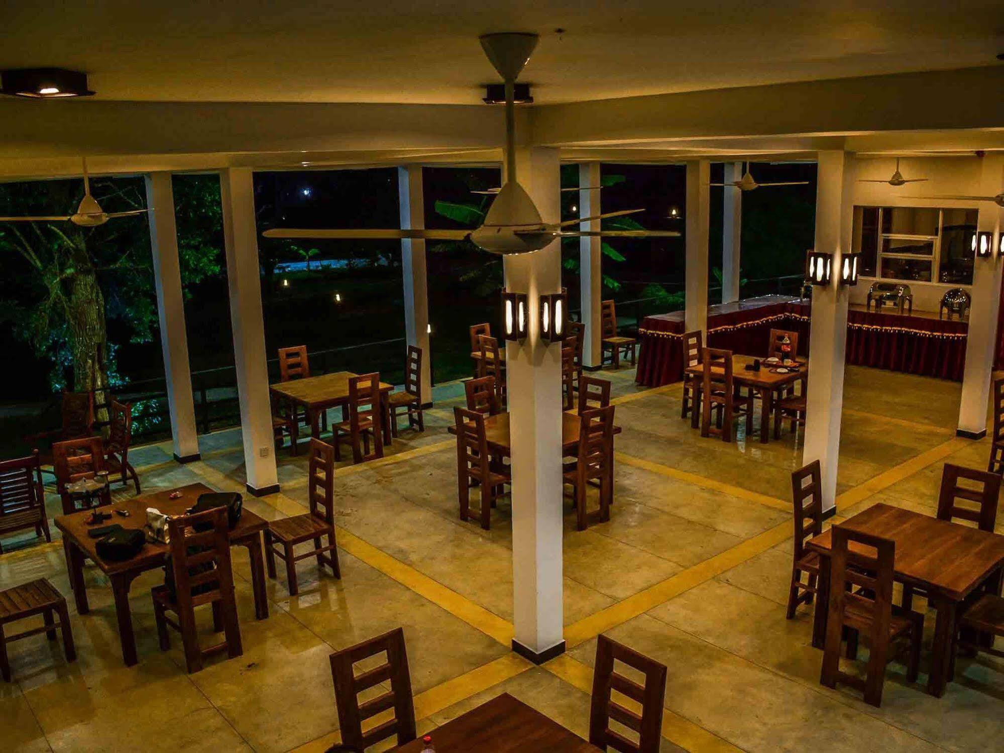 Lake Villa Resort Tissamaharama Ngoại thất bức ảnh