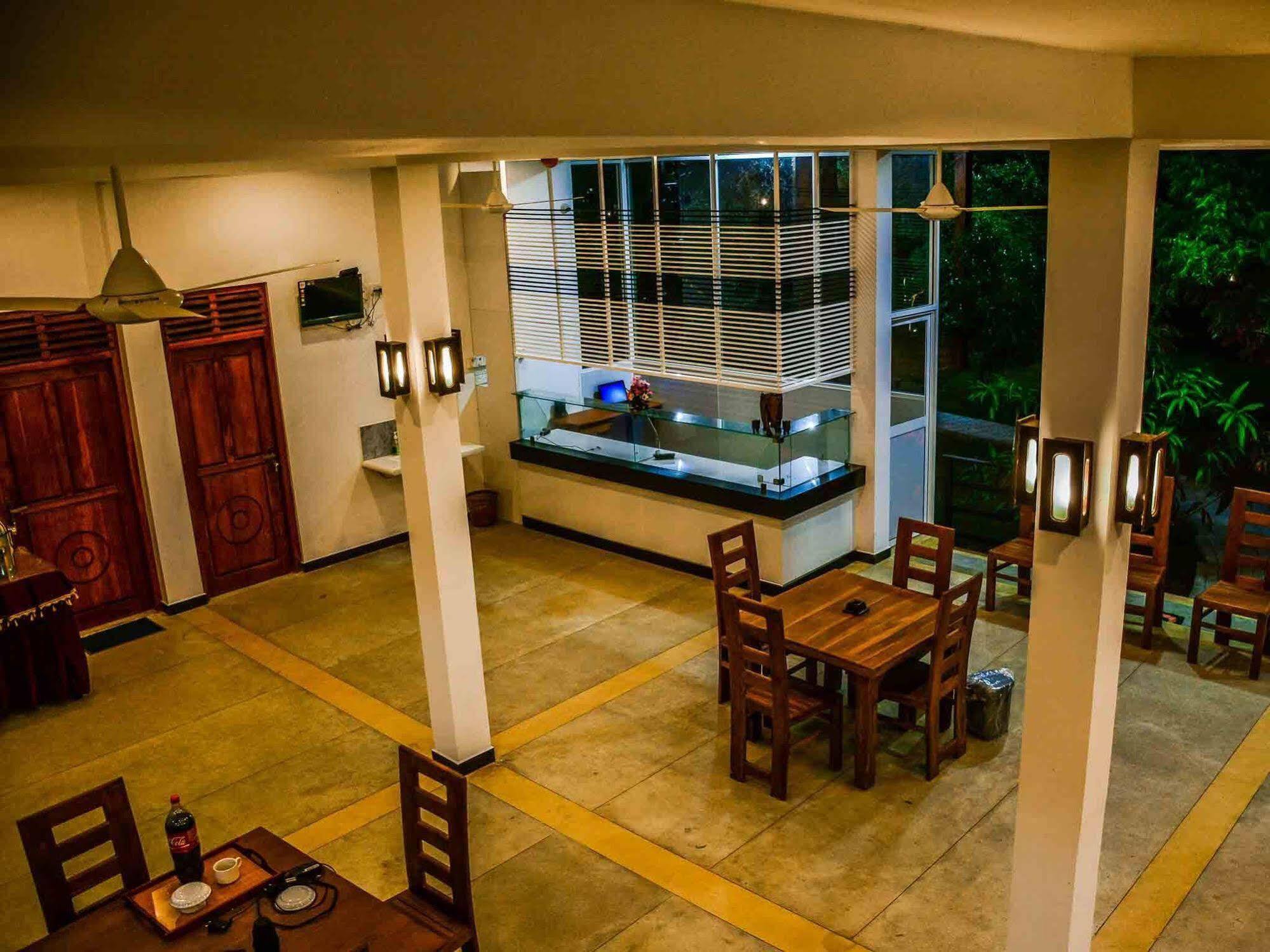 Lake Villa Resort Tissamaharama Ngoại thất bức ảnh